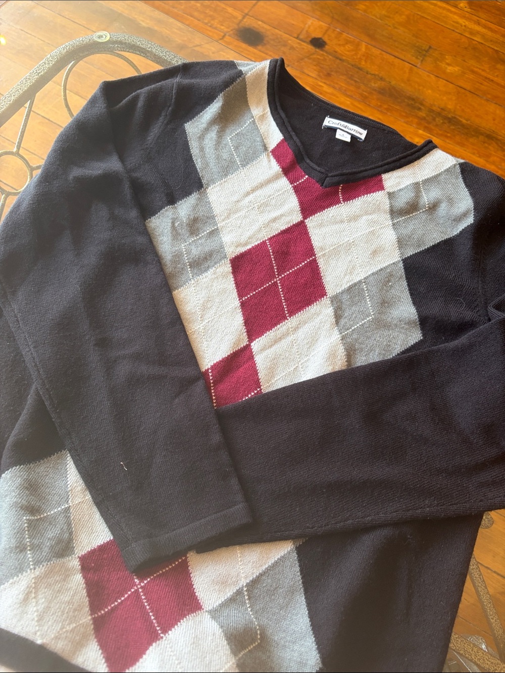 croft & barrow Men’s Black V-Neck Sweater with Wine and Gray Argyle